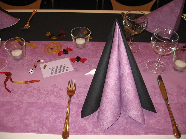 Dekorationsbeispiel mit der Farbe lila